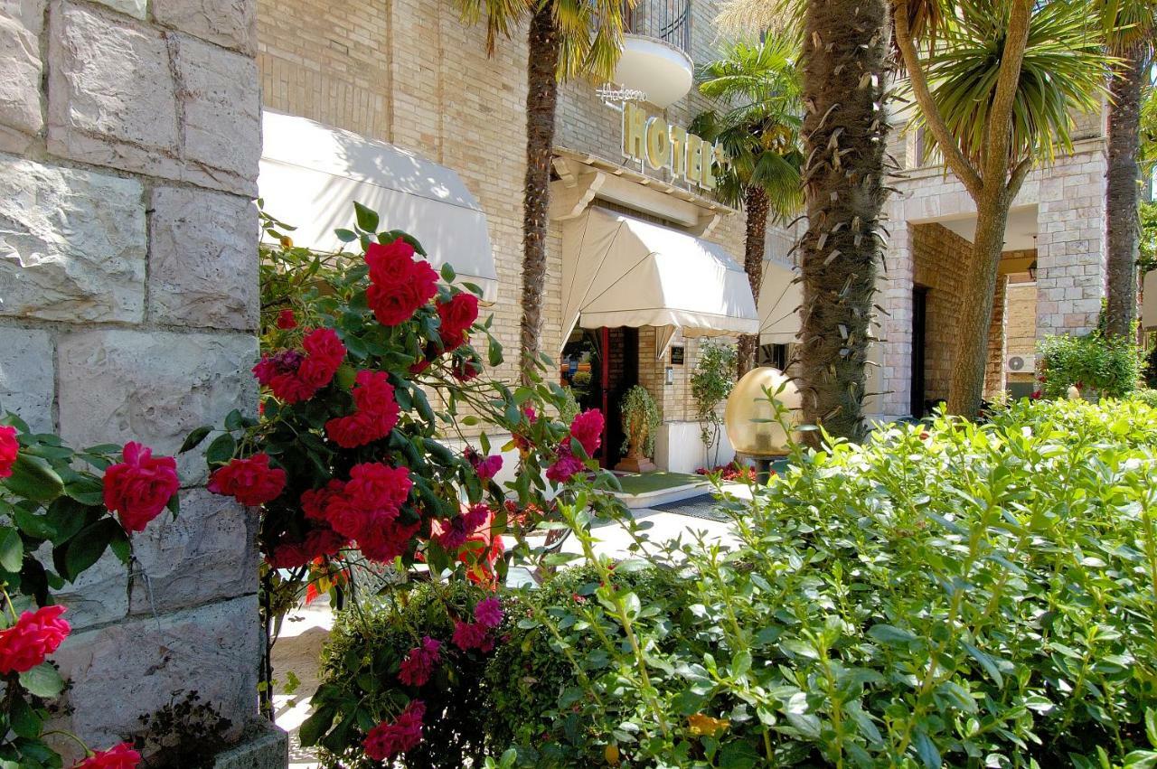 Hotel Moderno Asís Exterior foto